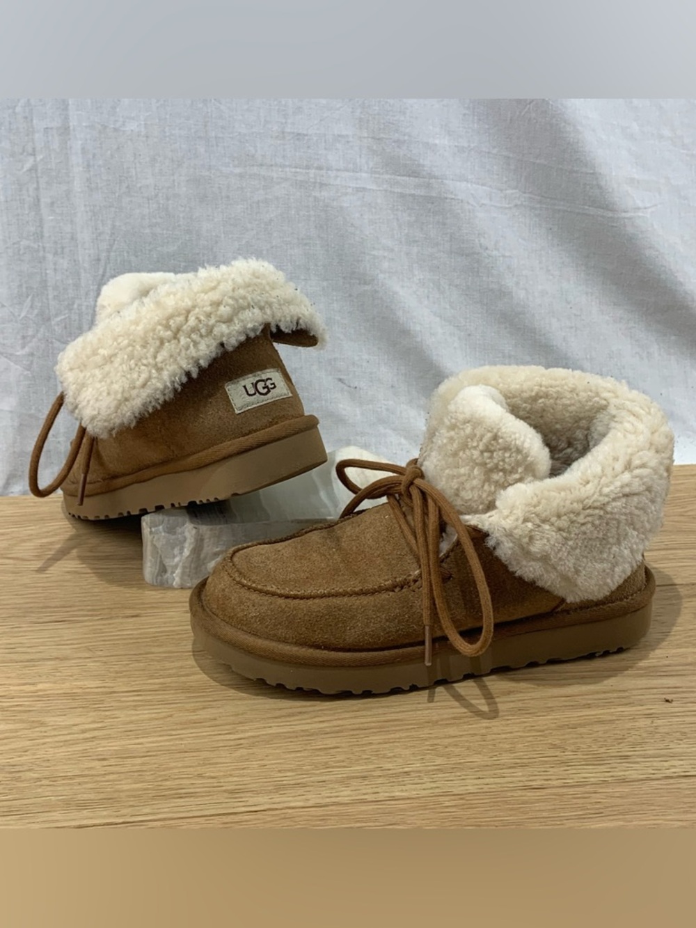 UGG Australia Diara Women's Size 7 Chestnut Suede Sheepskin Lined Lace Up Boots
